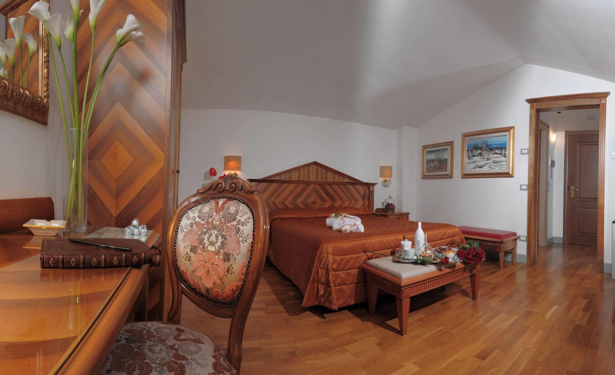 Boutique Hotel Al Grappolo D'Oro Torgiano Eksteriør billede